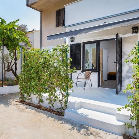 PUY 3 Minutes From The Beach: Lovely Studio Apartment מראה חיצוני תמונה